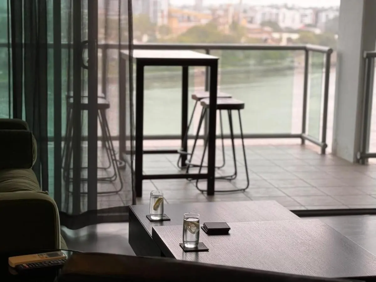 Spacious River View 3 Bdrm Apt With 2 Car Spaces Brisbane Apartment