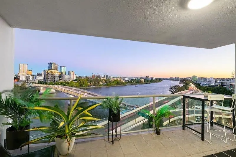 Spacious River View 3 Bdrm Apt With 2 Car Spaces Brisbane Australia